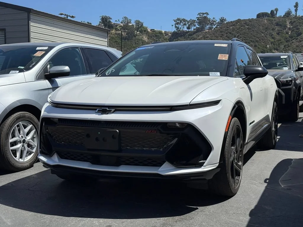Used 2024 Iridescent Pearl Tricoat Chevrolet 2RS image 22