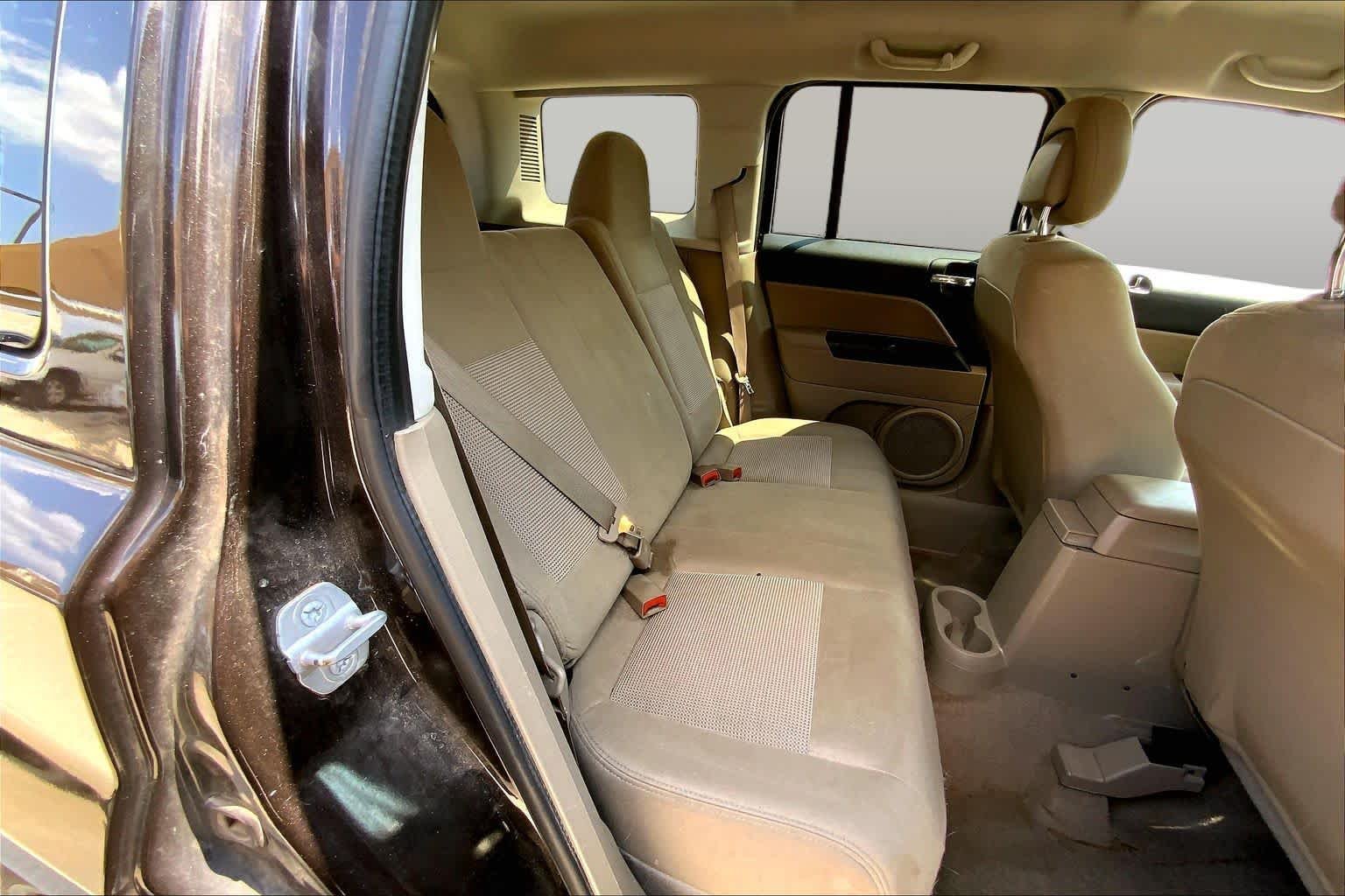 Used 2014 Rugged Brown Pearlcoat Jeep Latitude image 20
