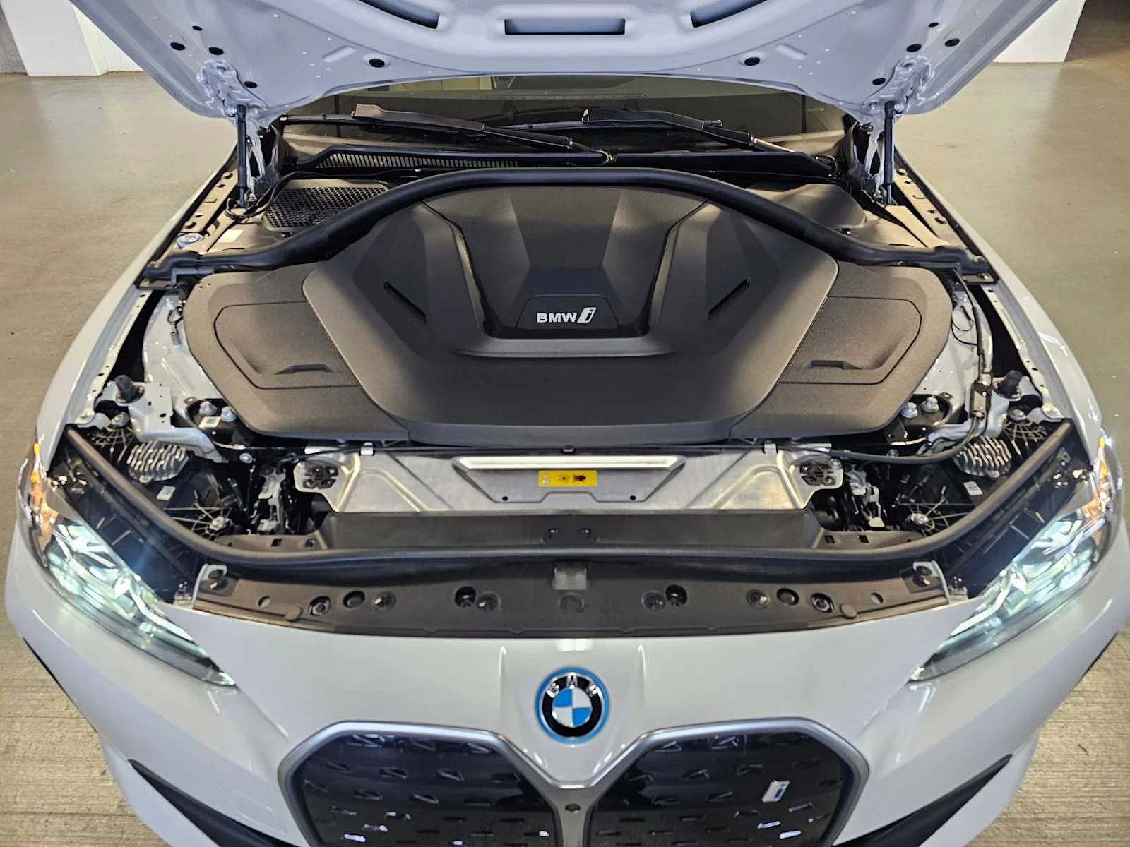 Certified Used 2023 Mineral White Metallic BMW eDrive40 image 9