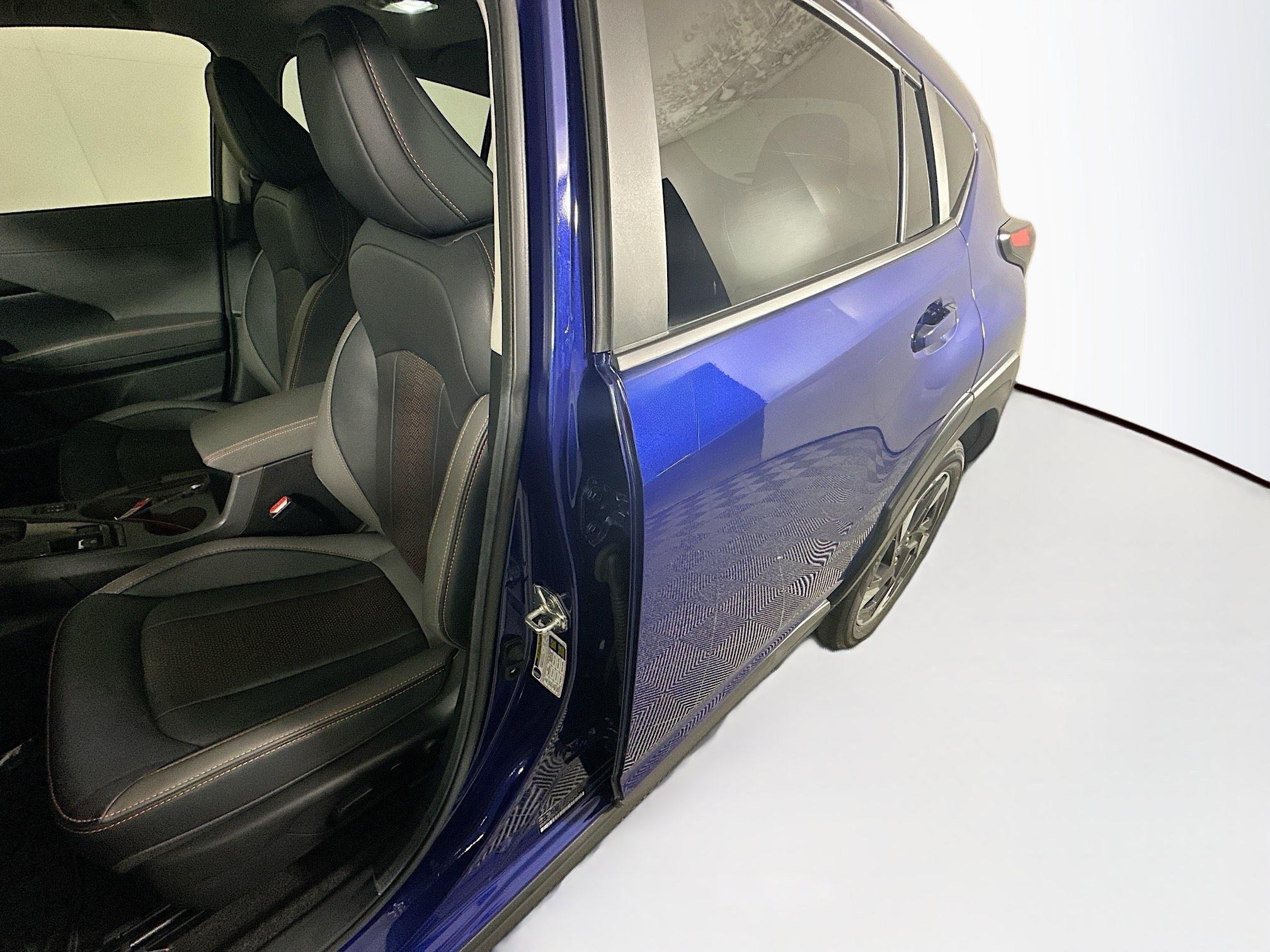 Used 2025 Sapphire Blue Pearl Subaru Limited image 12