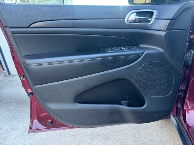 Used 2018 Red Jeep Laredo E image 4