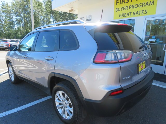 Used 2021 Billet Silver Metallic Clearcoat Jeep Latitude image 3