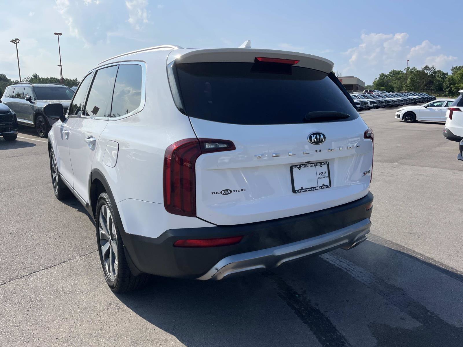 Used 2021 Glacial White Pearl Kia S image 5
