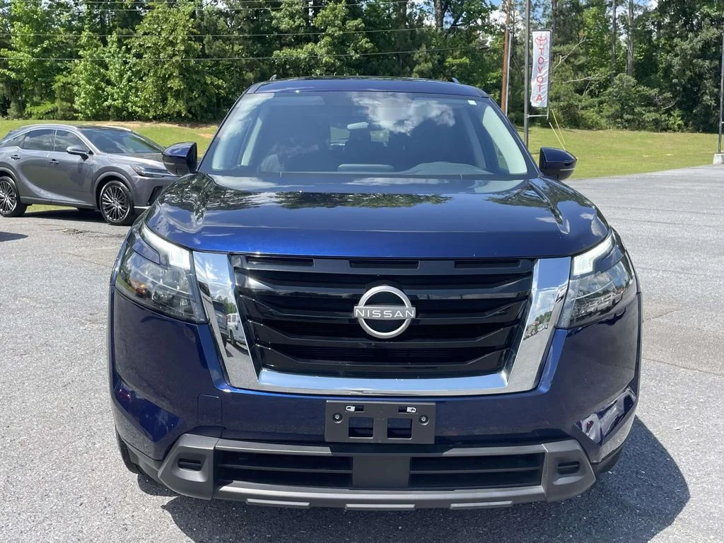 Used 2025 Deep Ocean Blue Pearl Nissan SV image 6