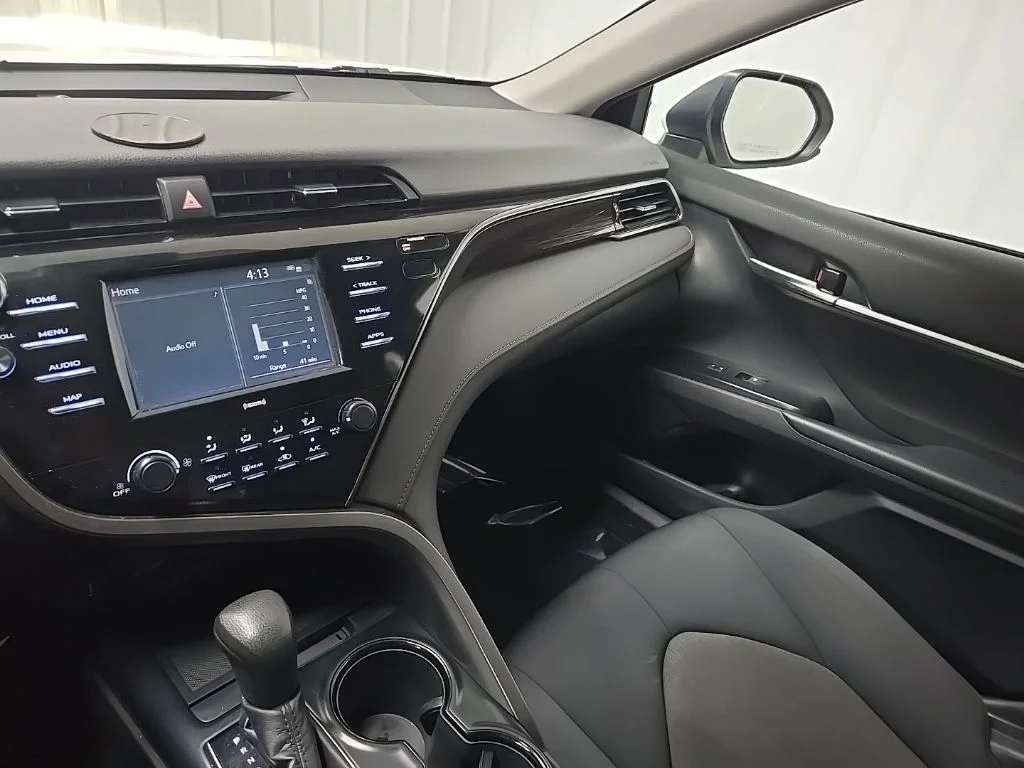 Used 2020 White Toyota LE image 25