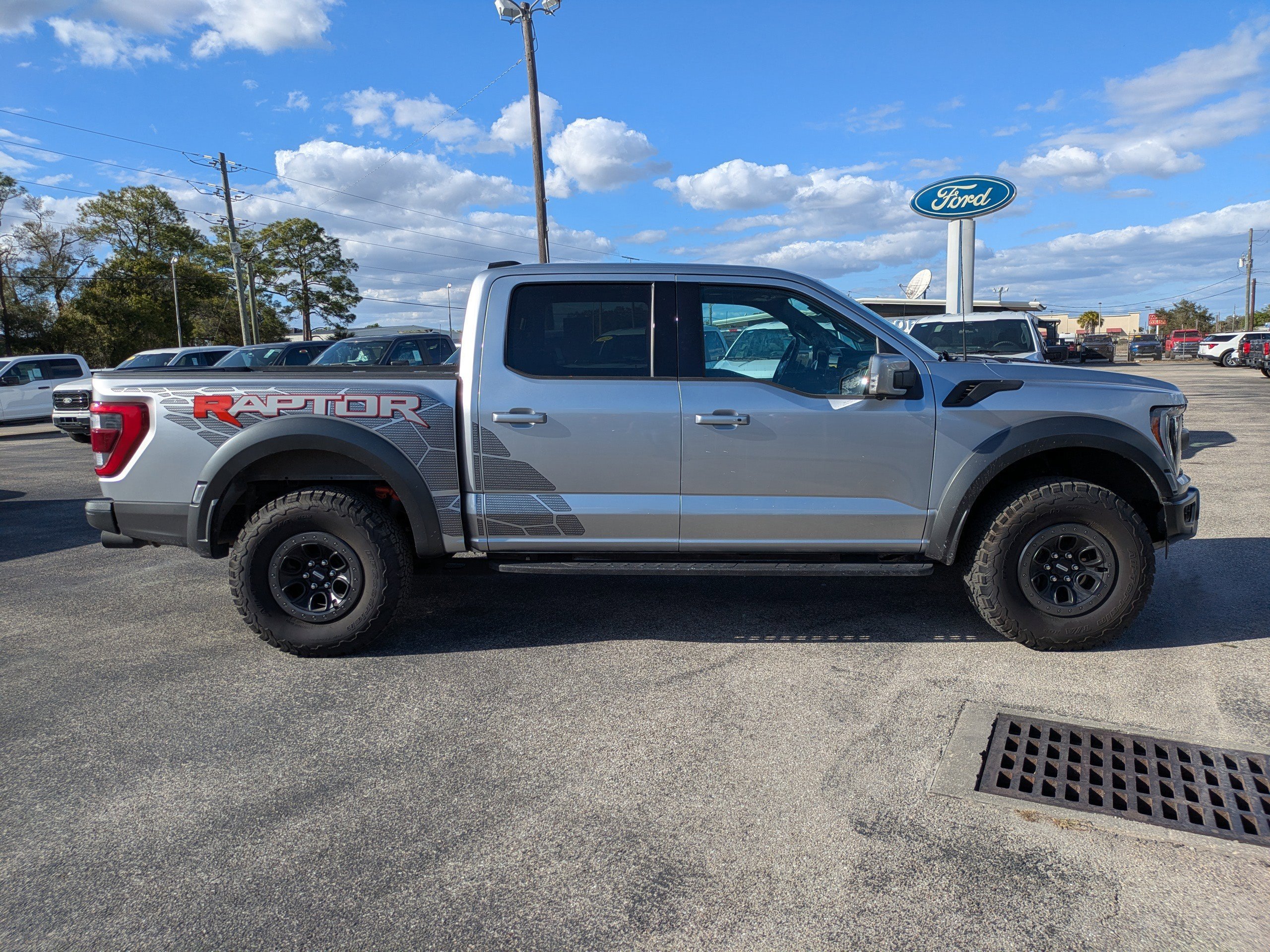 Used 2023  Ford Raptor image 3
