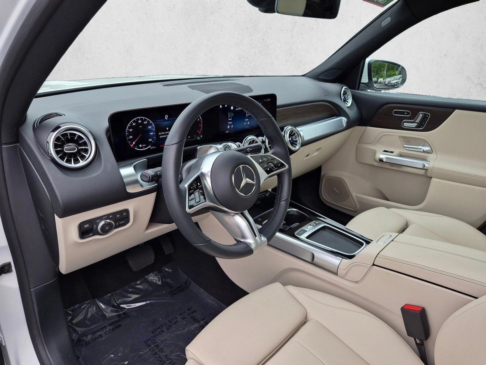 Certified Used 2026 Polar White Mercedes-Benz GLB 250 image 9