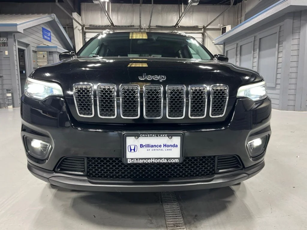 Used 2019 Jeep Cherokee Latitude with VIN 1C4PJMCB8KD238500 for sale in Crystal Lake, IL