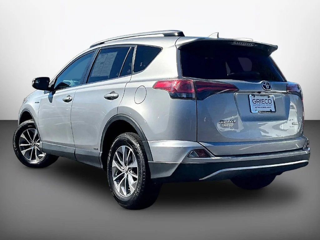 Used 2018 Silver Sky Metallic Toyota LE image 4