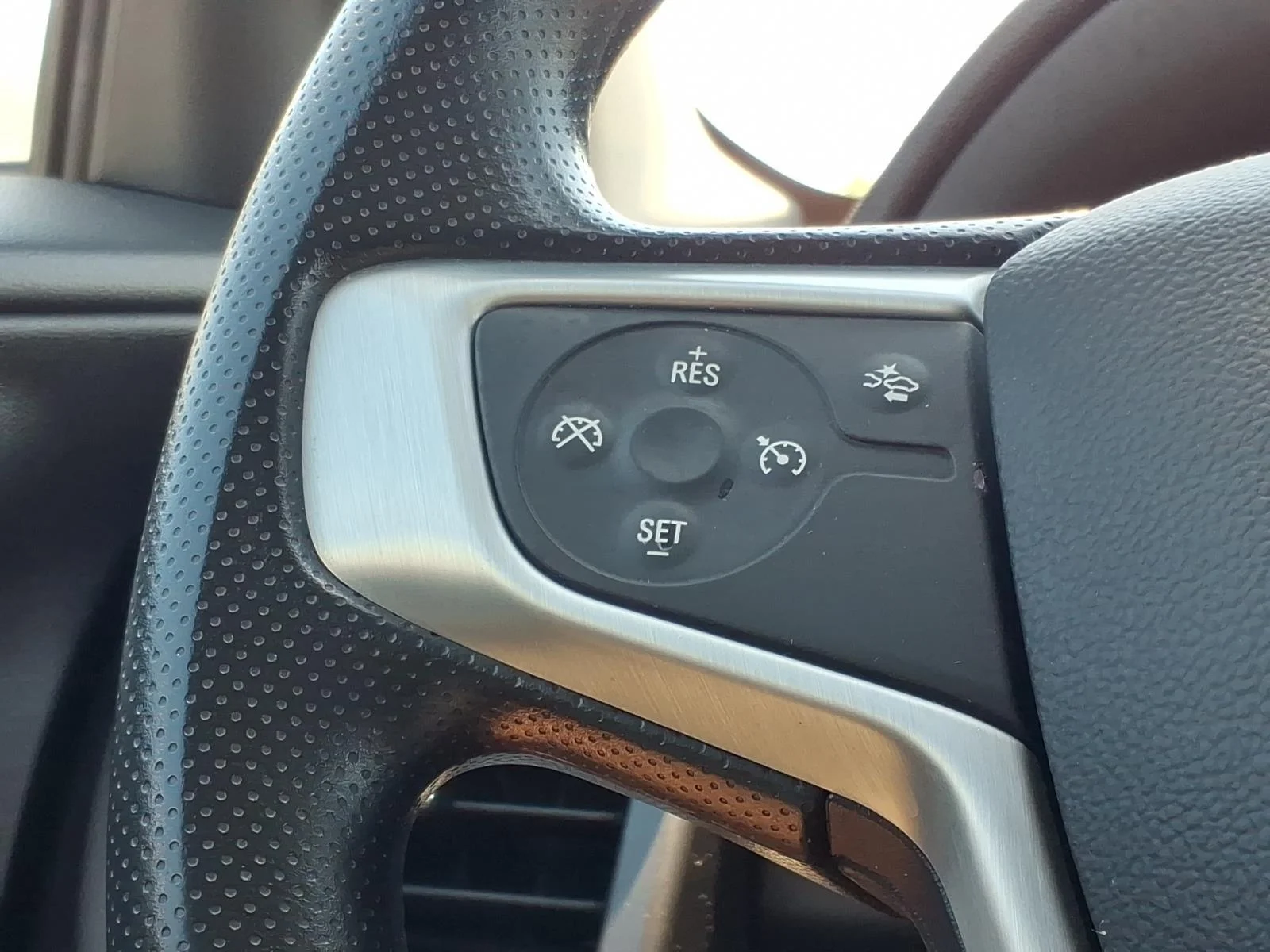 Used 2024 Summit White GMC SLE image 25