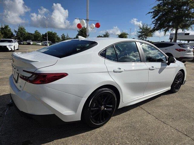 Used 2026 Ice Cap Toyota SE image 5