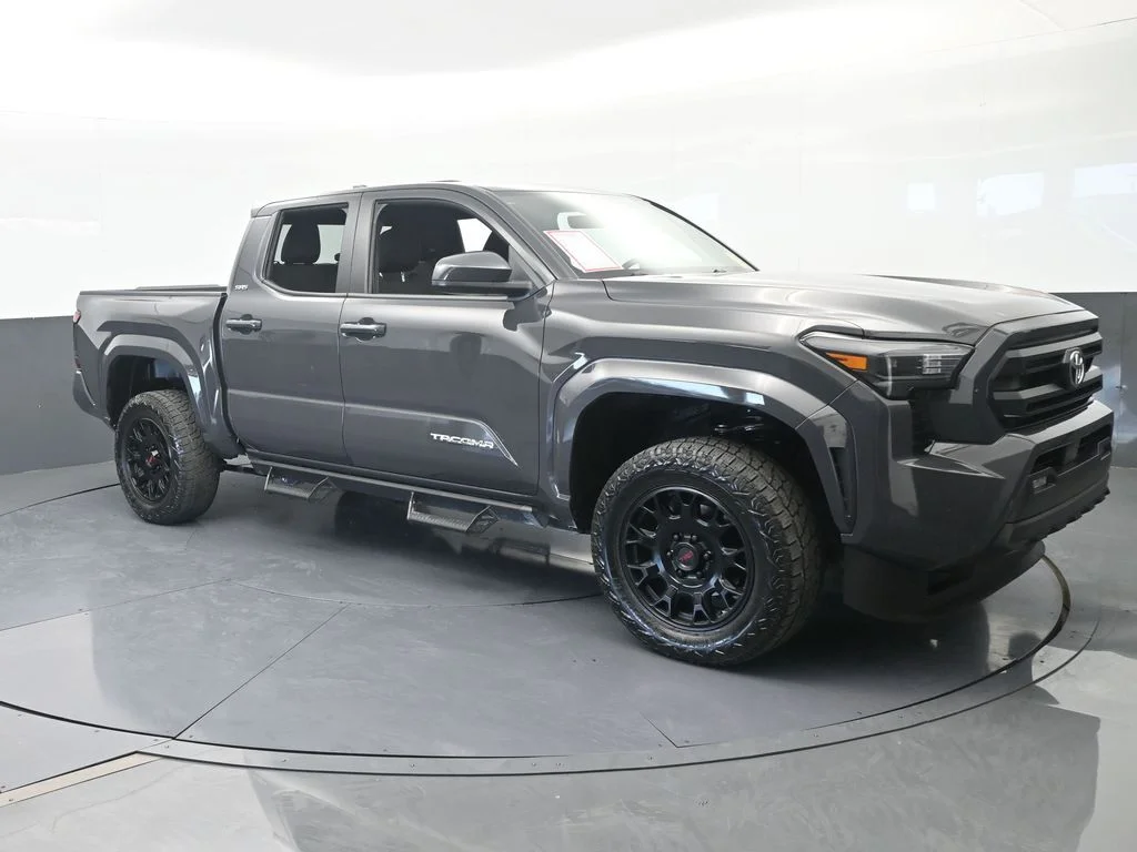Used 2025 Underground Toyota SR5 image 8