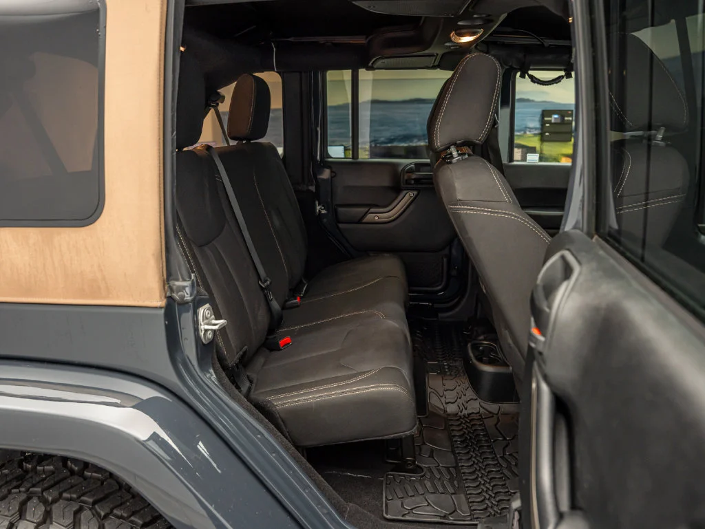 Used 2018 Rhino Clearcoat Jeep Unlimited Sport image 33