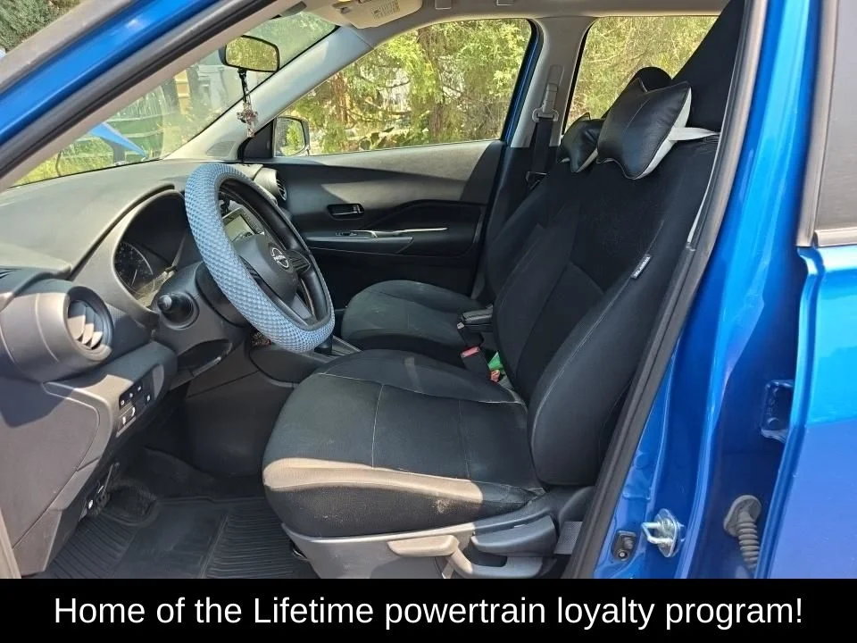 Used 2023 Blue Nissan S image 4