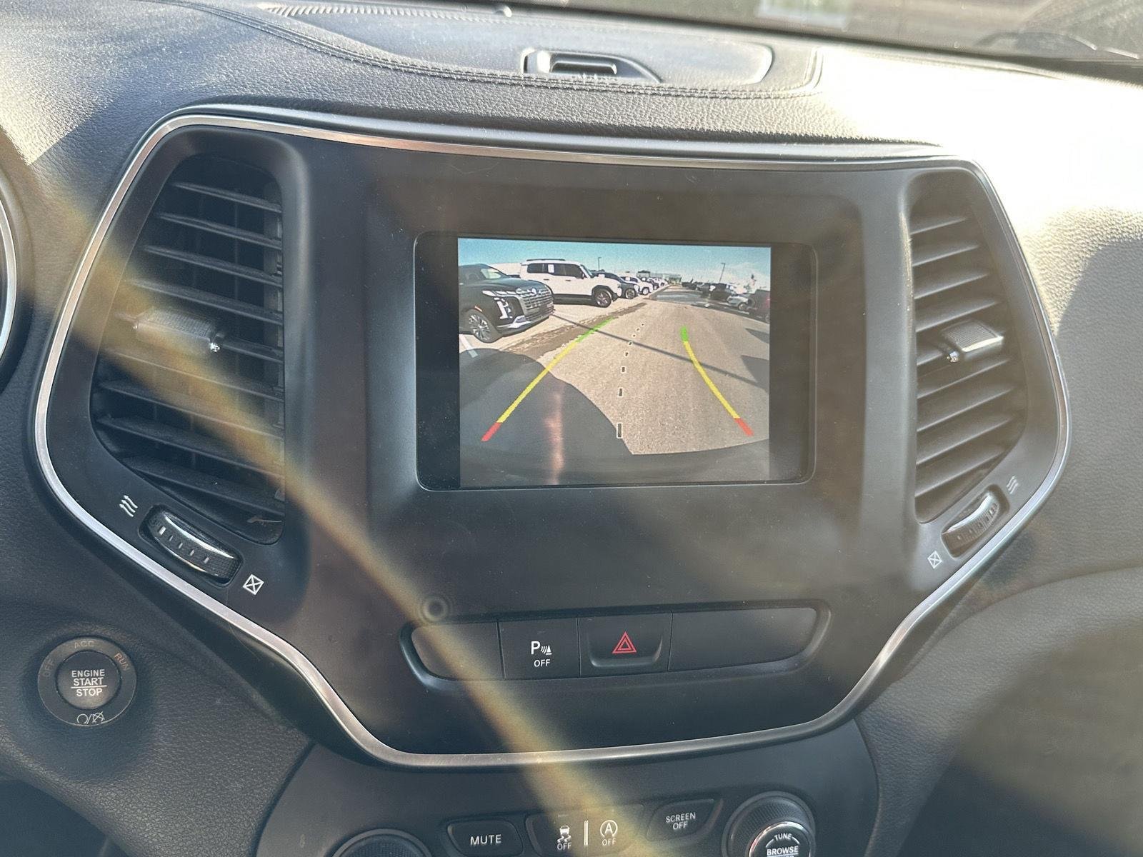 Used 2019 Diamond Black Crystal Pearlcoat Jeep Altitude image 9