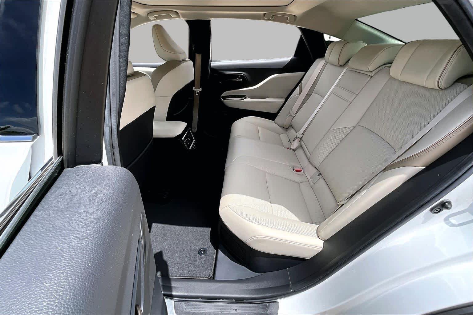 Certified Used 2024 Oxygen White Toyota Limited image 20