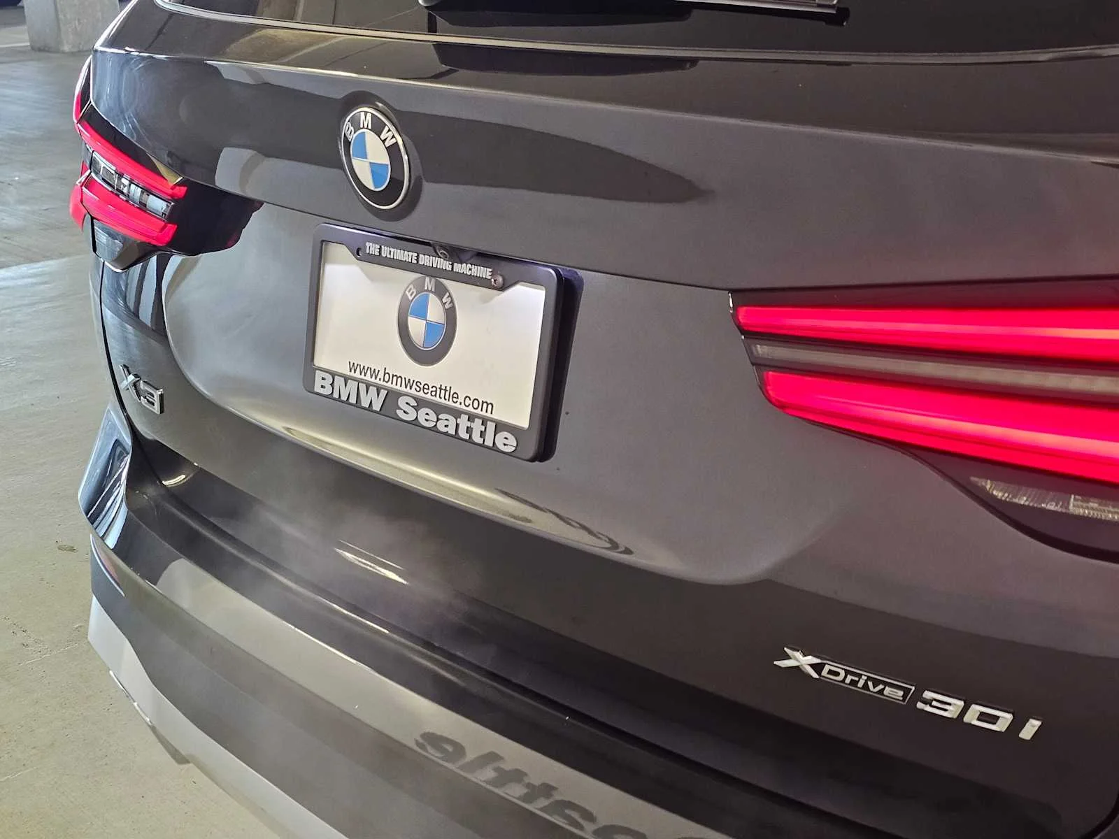 Used 2022 Dark Graphite Metallic BMW xDrive30i image 7