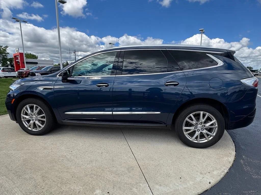 Used 2022 Emperor Blue Metallic Buick Premium image 4