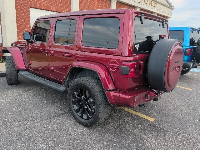 Used 2021  Jeep Unlimited Sahara High Altitude image 3