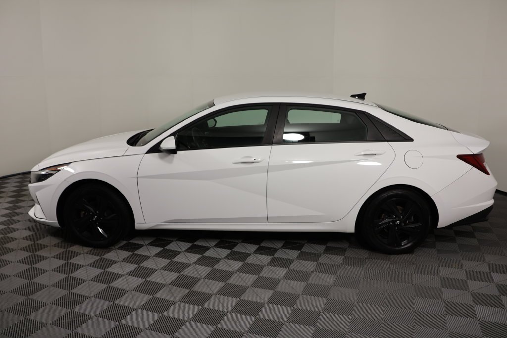 Used 2023 White Hyundai Blue image 5