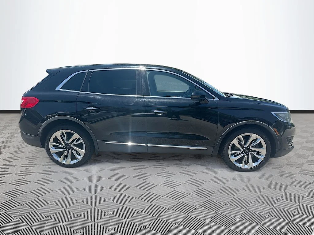 Used 2018 Black Lincoln Reserve image 5