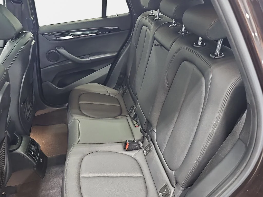 Used 2018 Brown BMW xDrive28i image 12