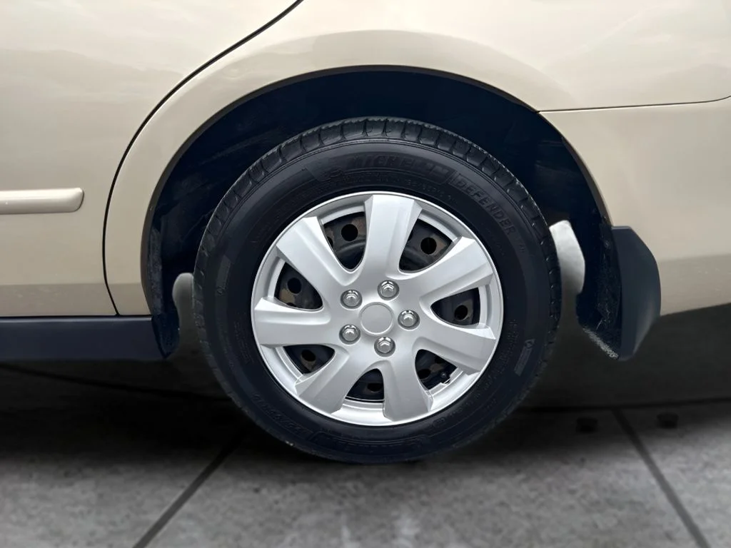 Used 2006 Gold Honda Value Package image 17