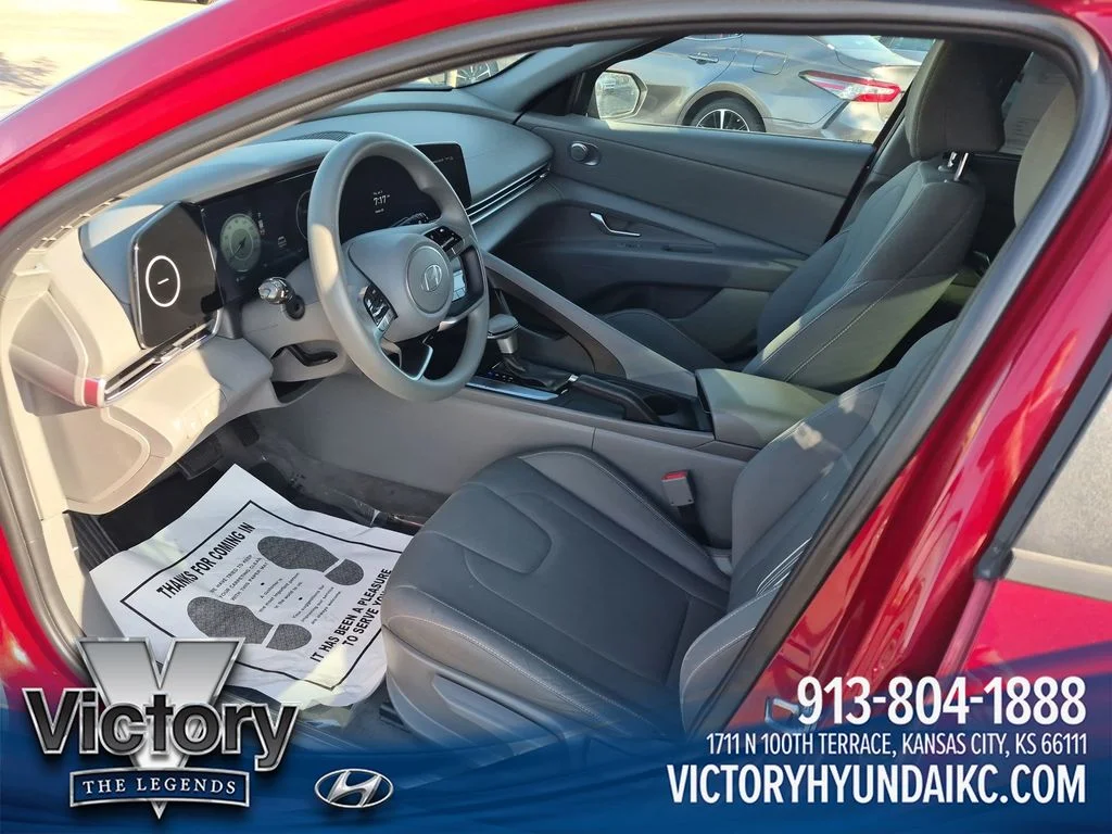 Used 2024 Red Hyundai SEL image 9