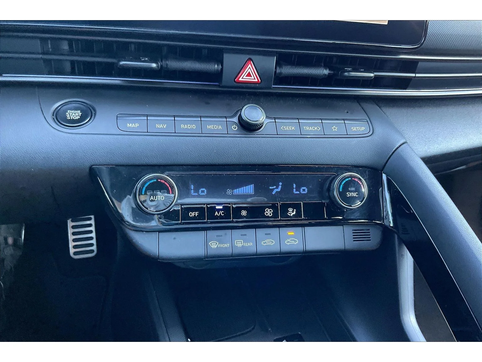 Used 2025  Hyundai SEL Sport image 21