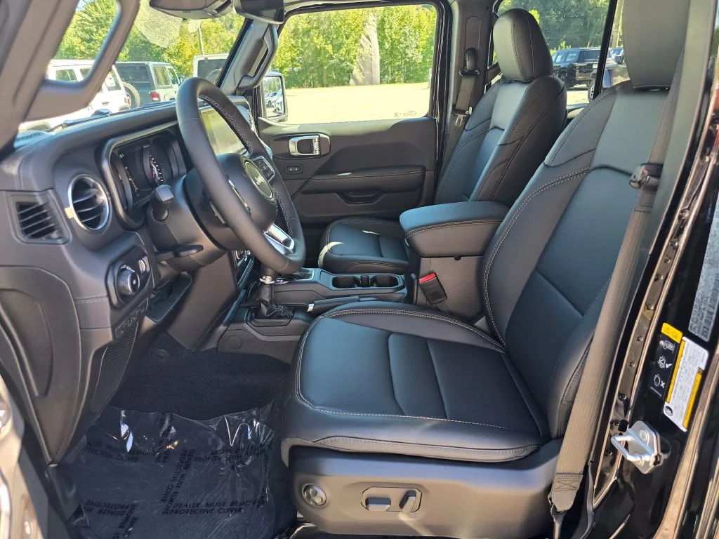 New 2027 Black Jeep Sahara image 4