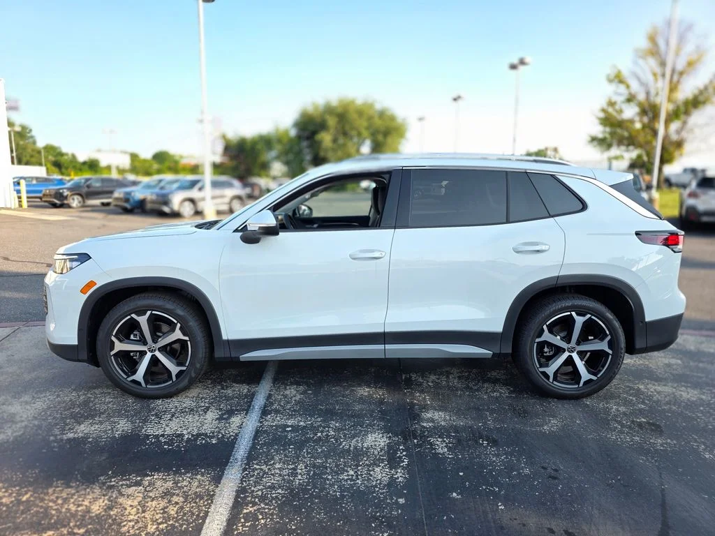 2026 Volkswagen Tiguan SE - Photo 12