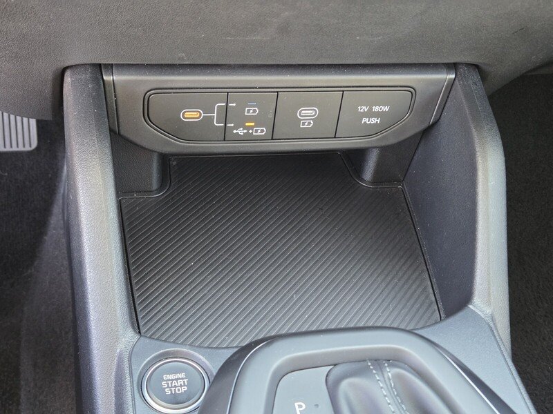 Used 2025 Snow White Pearl KIA LXS FWD image 21