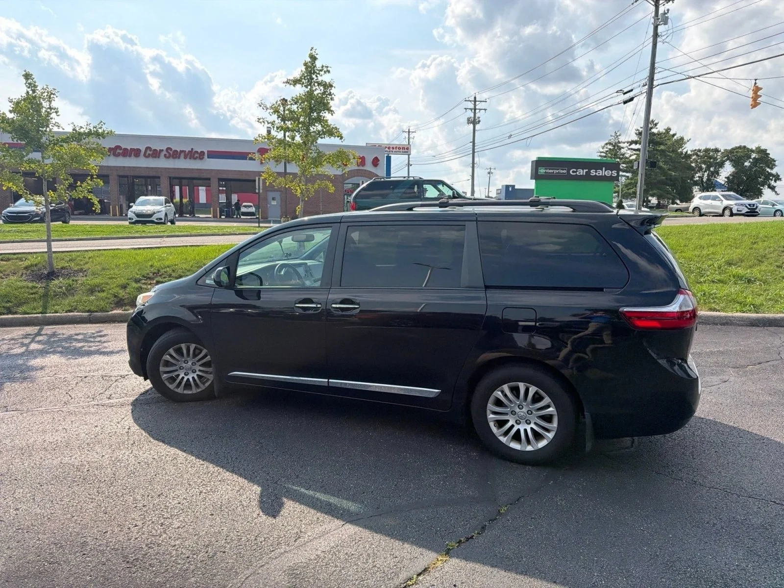 Used 2017 Midnight Black Metallic Toyota XLE Premium image 9