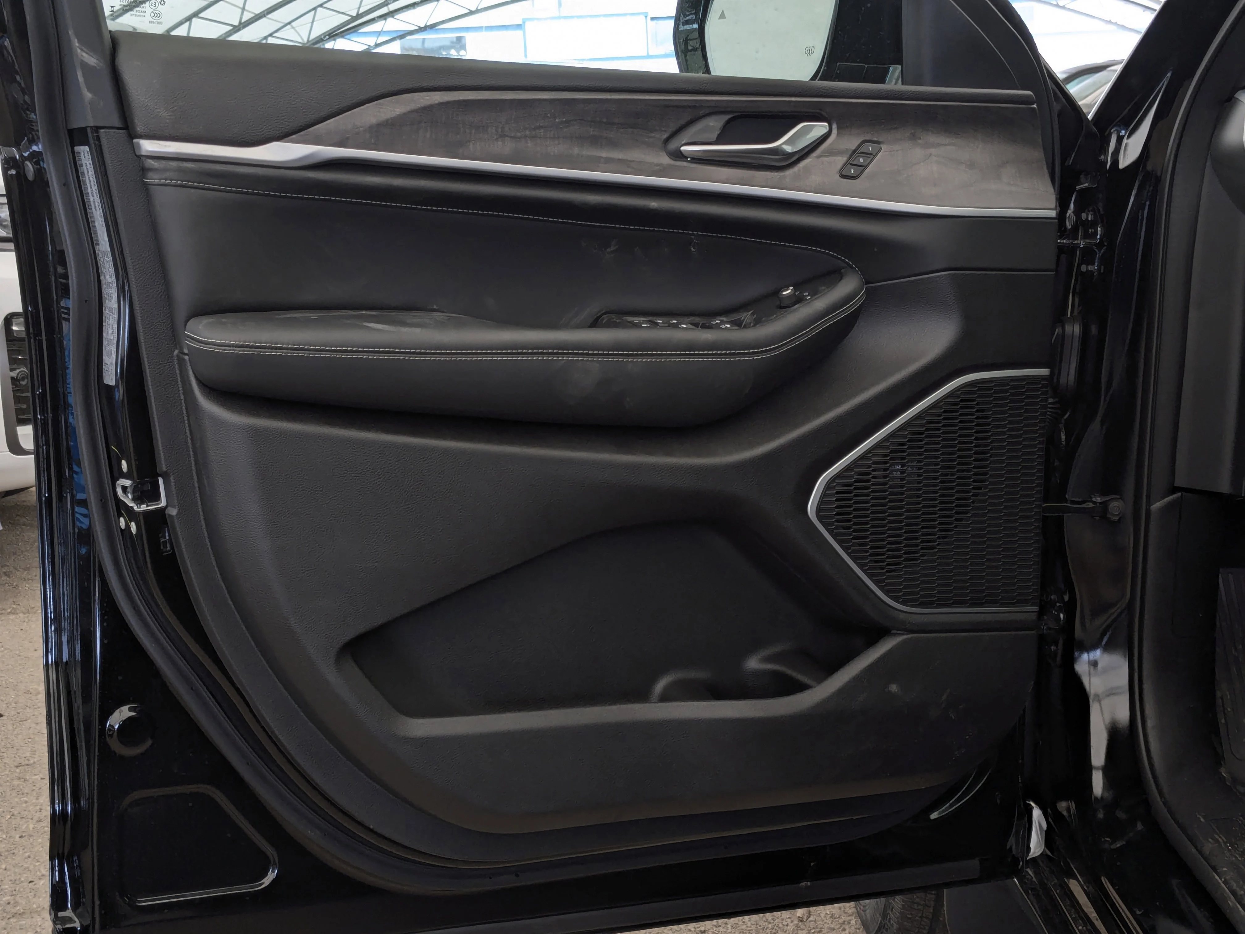 New 2026 Black Jeep Limited Reserve - - Pano Sunroof - Nappa Lthr - Vent Seats - Tow Pkg - Remote Start & More! image 12