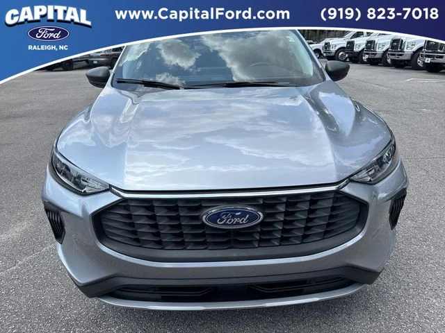 Used 2023 Silver Ford Active image 10