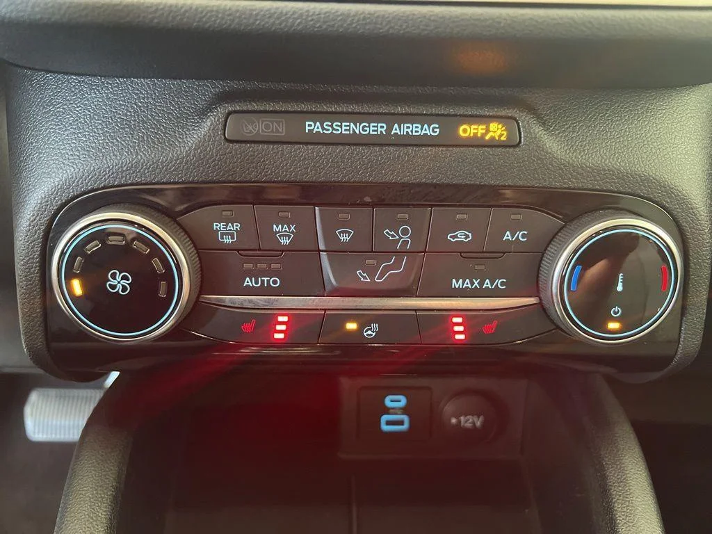 Used 2022 Oxford White Ford SE image 14