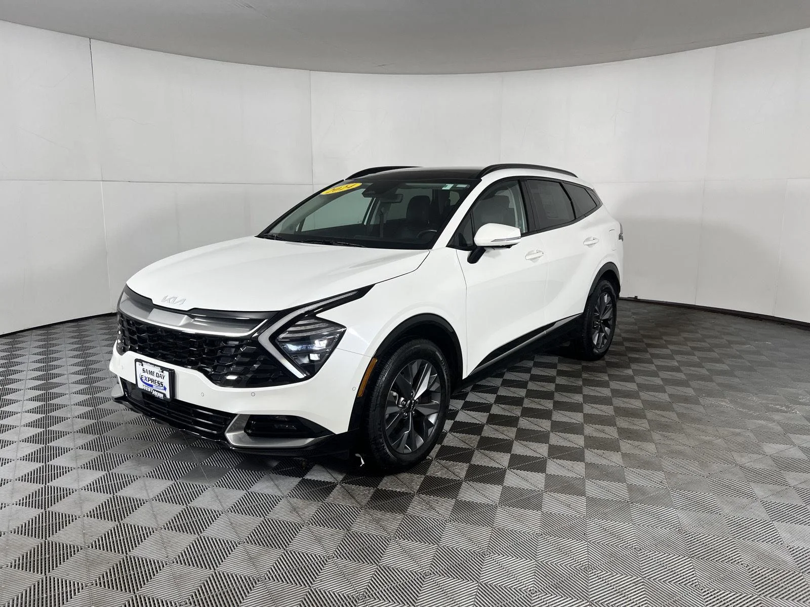 Used 2024 Snow White Pearl Kia SX-Prestige image 4