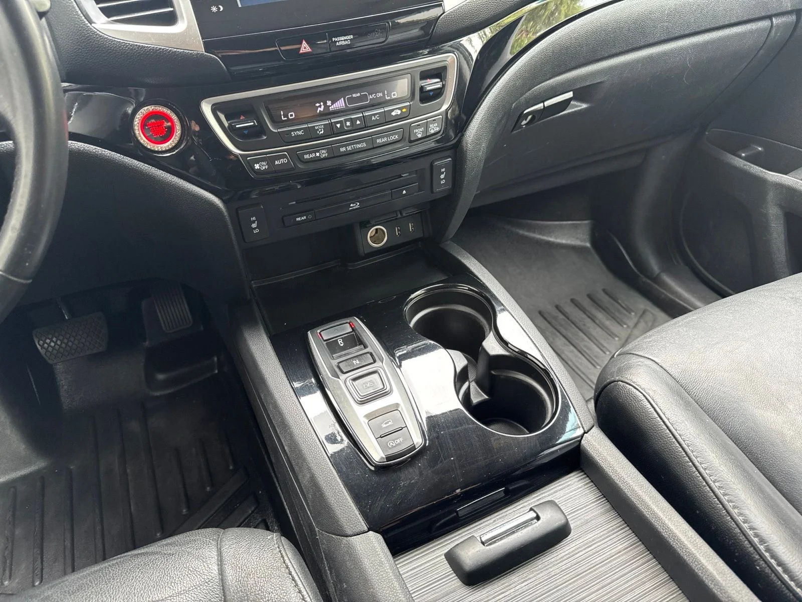 Used 2017 White Diamond Pearl Honda Touring image 21