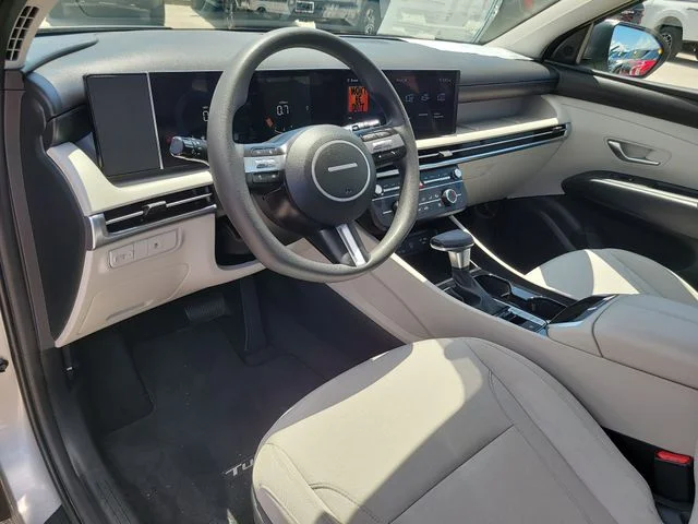 Used 2025 Silver Hyundai SE image 18