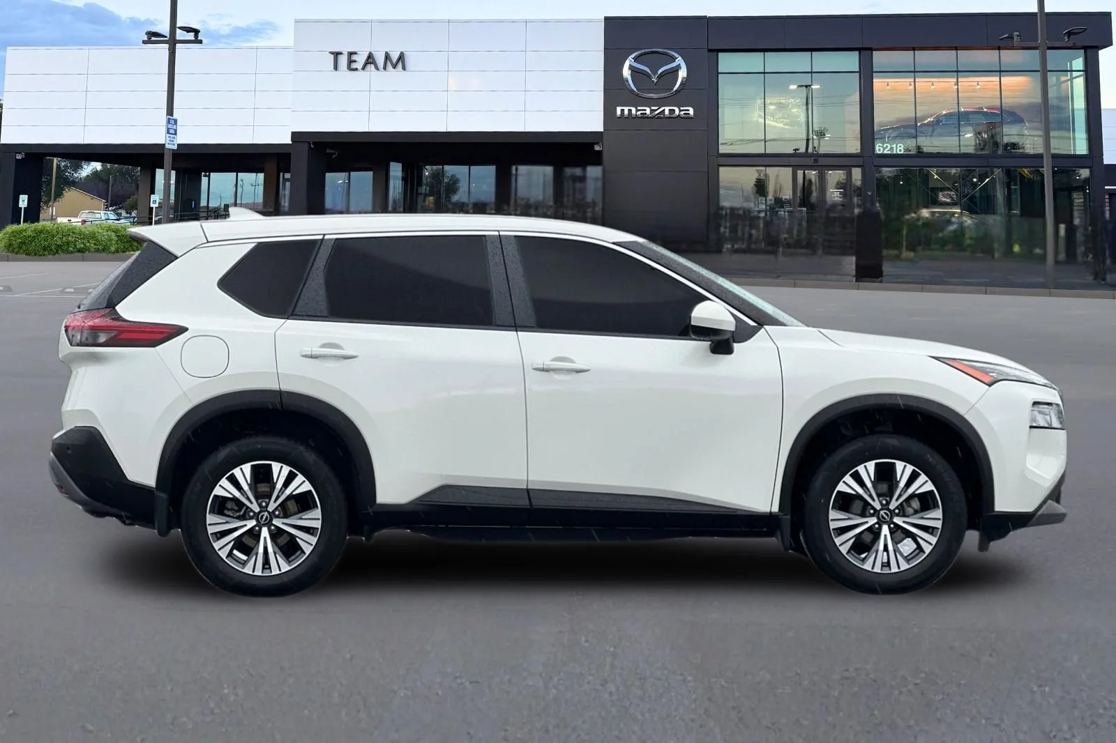 Used 2023 White Nissan SV image 3