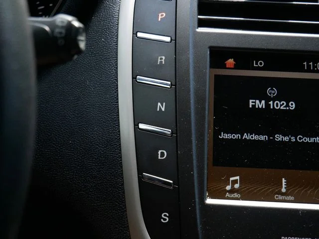Used 2018 Velvet Lincoln Premiere image 22