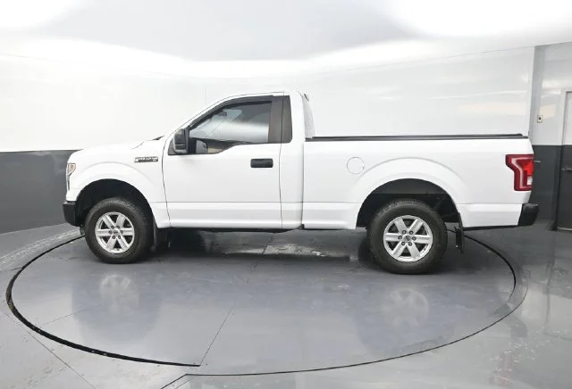 Used 2016 White Ford XL image 4