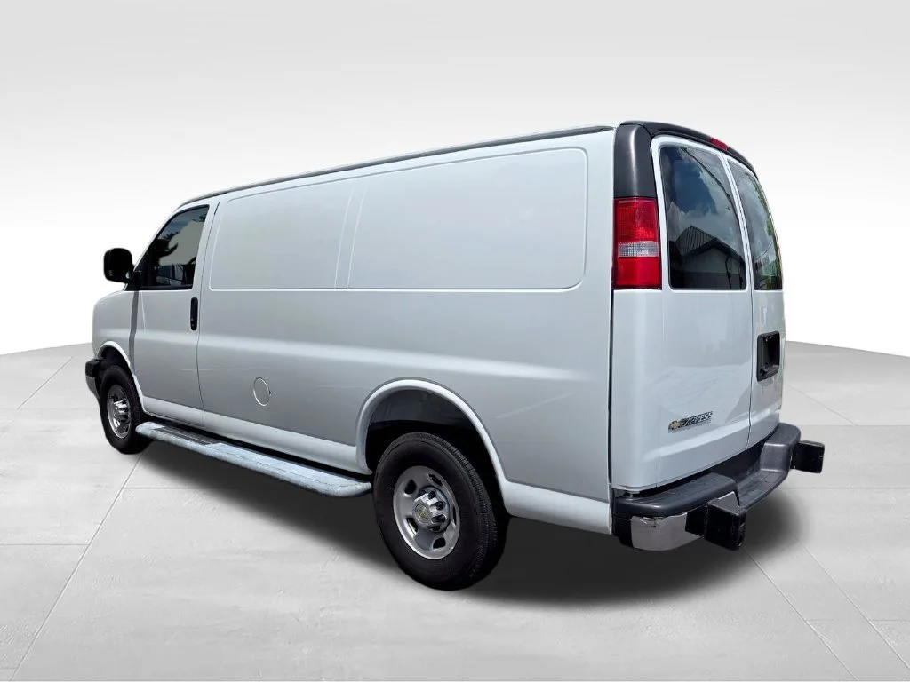 Used 2025 Summit White Chevrolet WT image 5