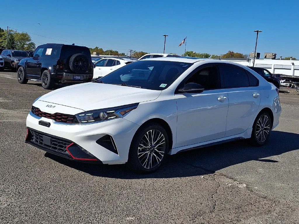 Used 2024 White Kia GT-Line image 6