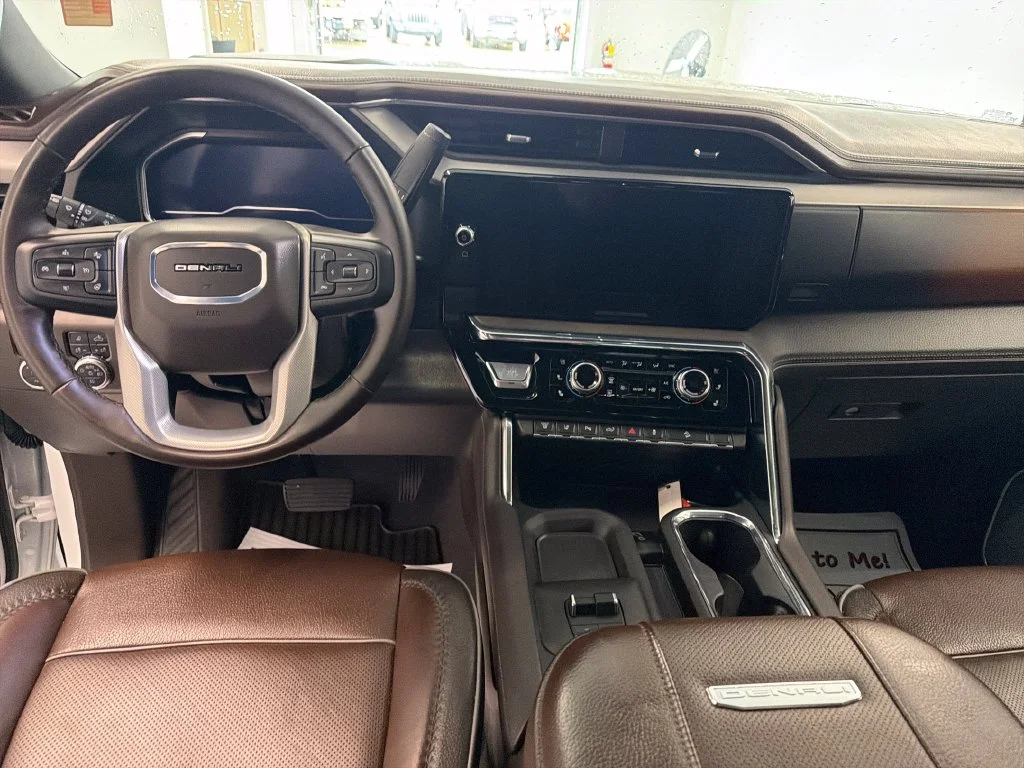 Used 2025 White GMC Denali image 17