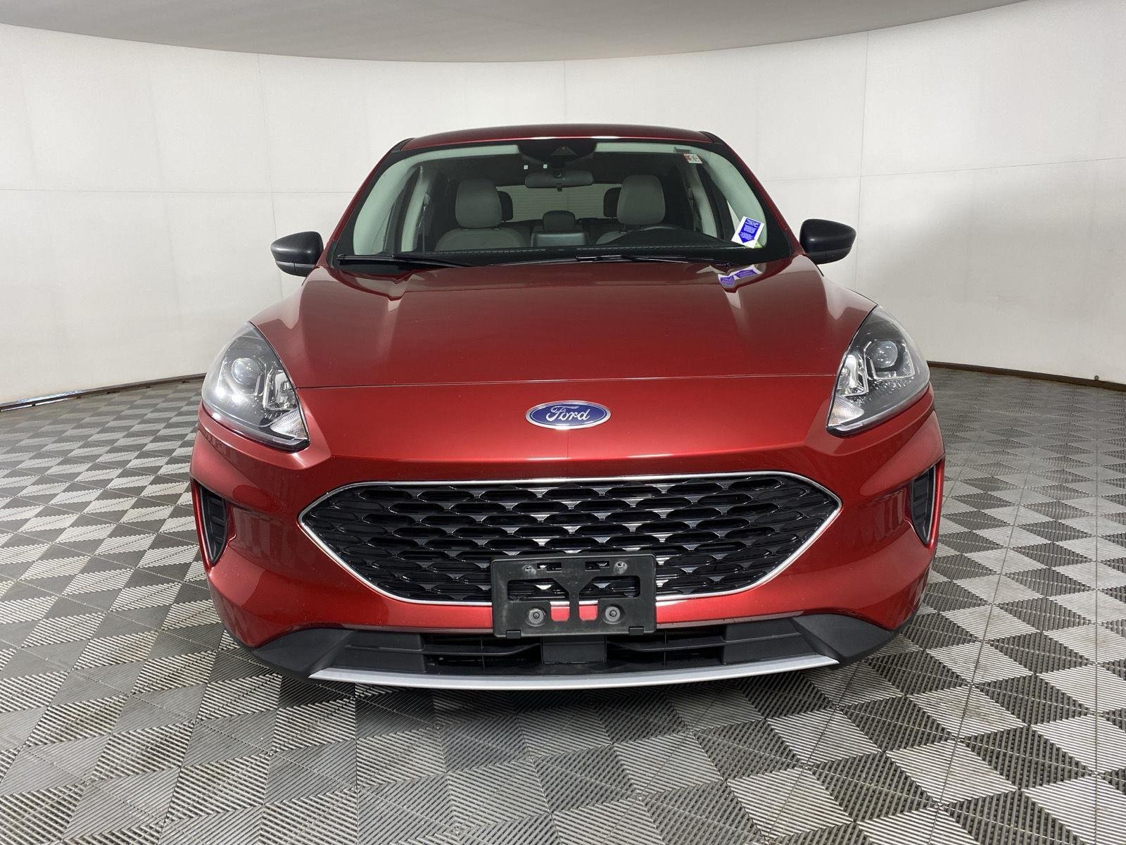 Used 2022 Rapid Red Metallic Tinted Clearcoat Ford SE image 5
