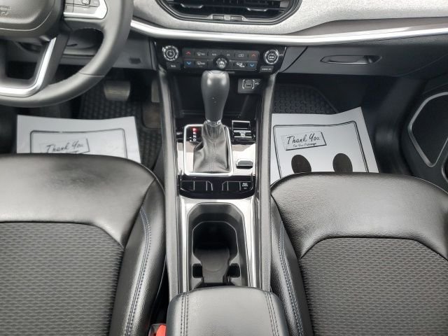 Used 2023 Silver Jeep Latitude image 21