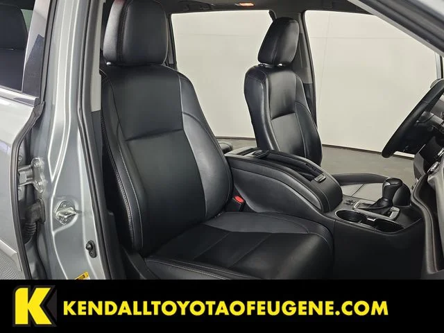 Used 2019 Silver Toyota XLE image 31