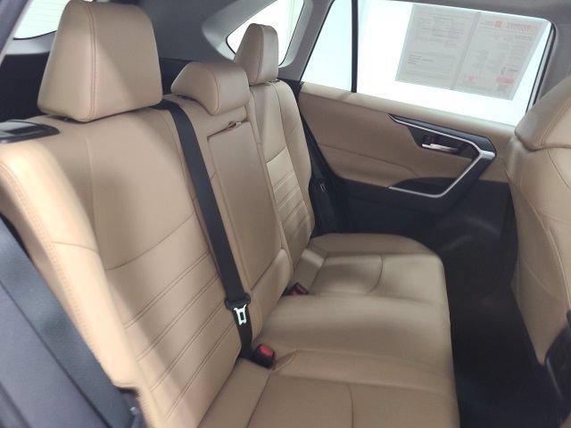 Certified Used 2022 Blizzard Pearl Toyota Hybrid XLE Premium image 17