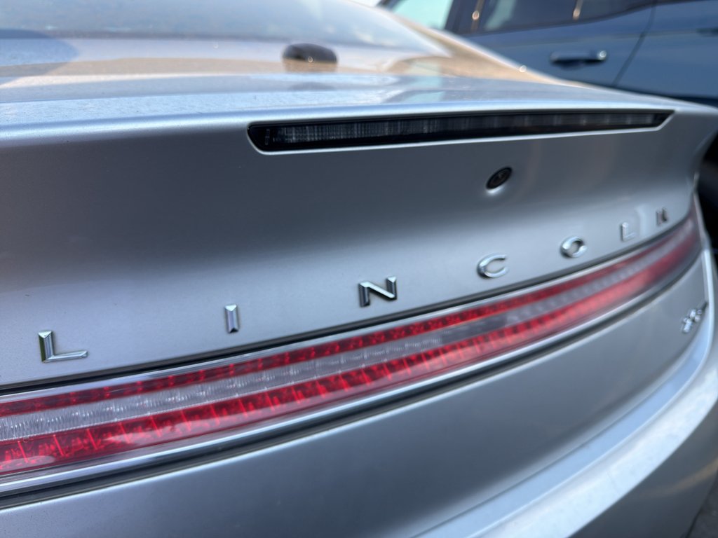 Used 2013 Ingot Silver Lincoln Base image 7